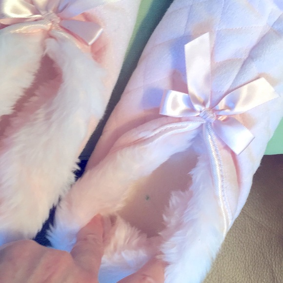 2 Pair PLUSH SLIPPERS - Picture 2 of 11